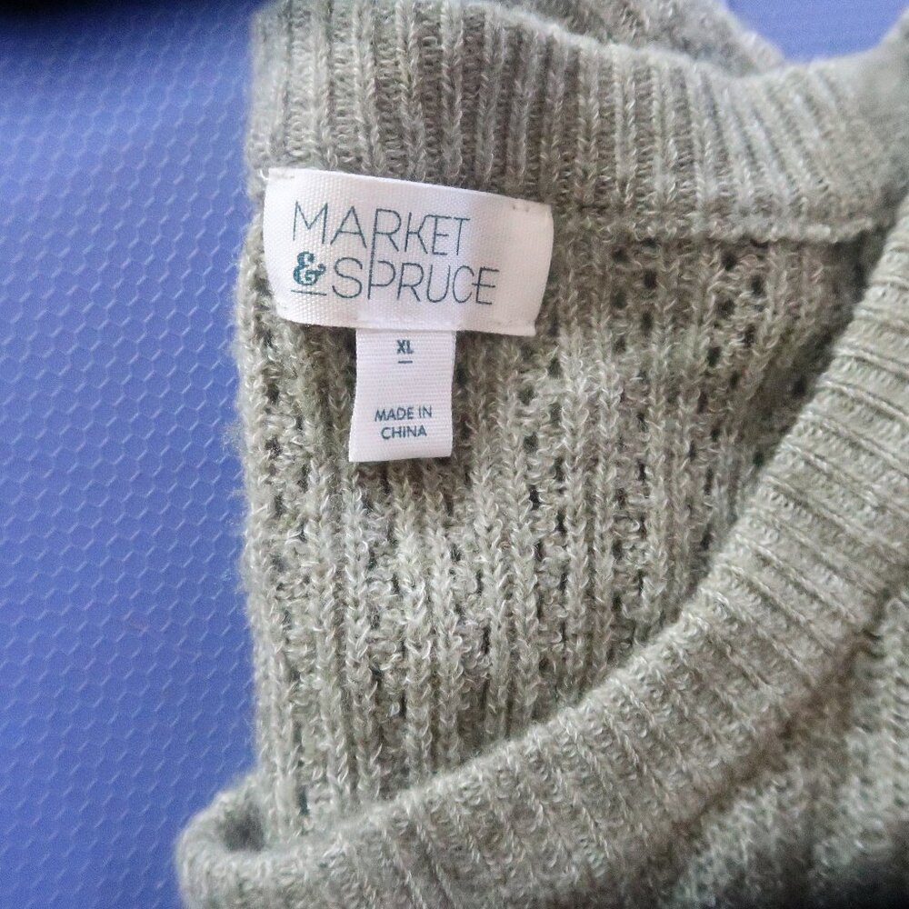 Lightweight XL Market and Spruce Green Sweater